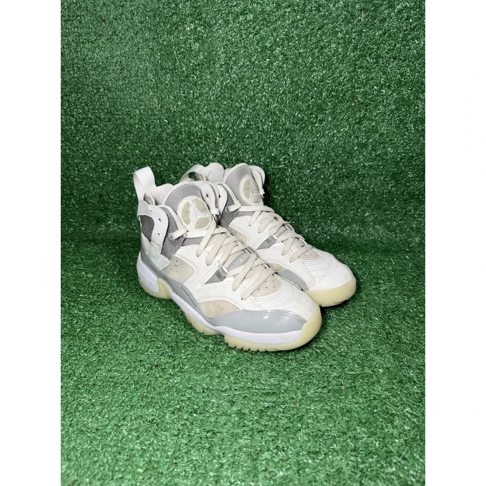 Air Jordan Jumpman Two Trey Women Size 7  White Grey Basketball Shoes DR9631-002